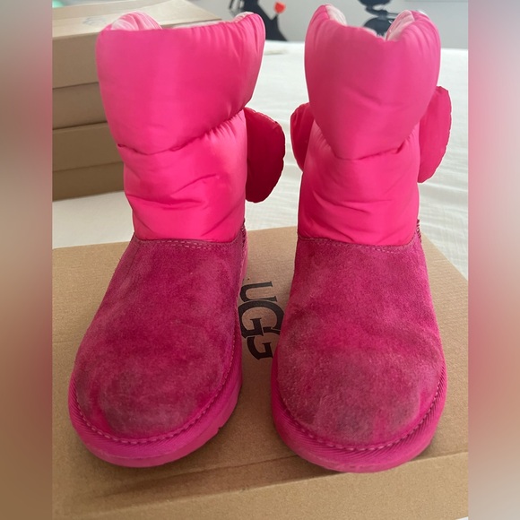 Hot pink fuschia Ugg Bailey Bow Maxi with puffy bows